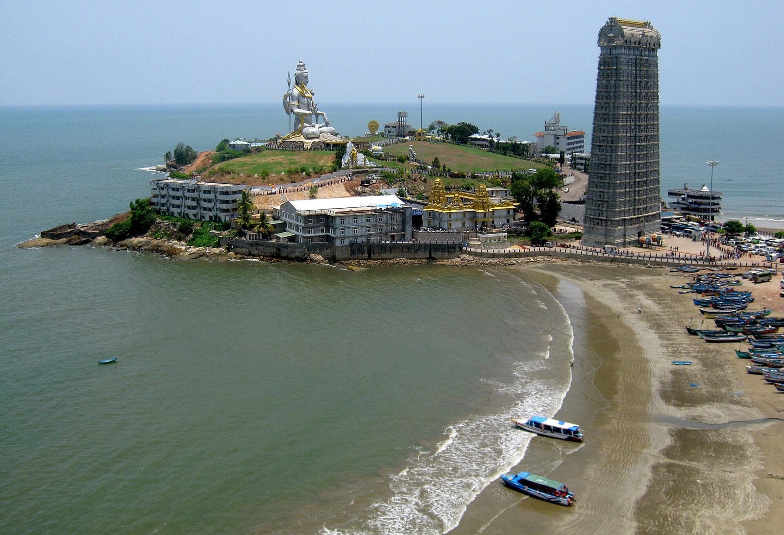 The Murudeshwar promontory — the giant Shiva statue and gopuram beside the Arabian Sea