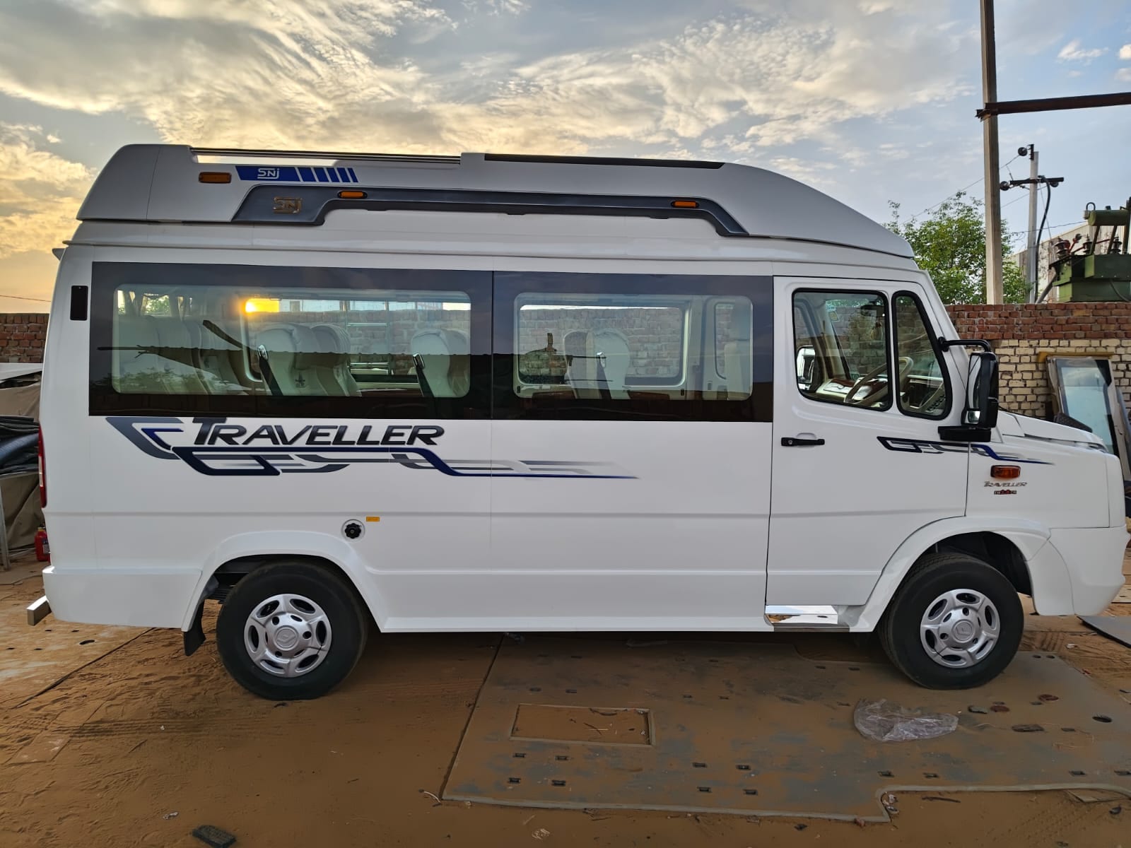 Tempo Traveller — For families & small groups